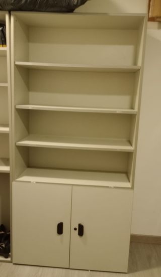 Estantería con armario