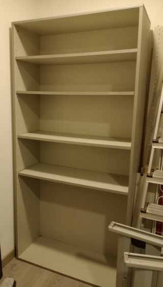 Estantería con armario