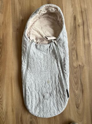 Saco Bugaboo recién nacido gris
