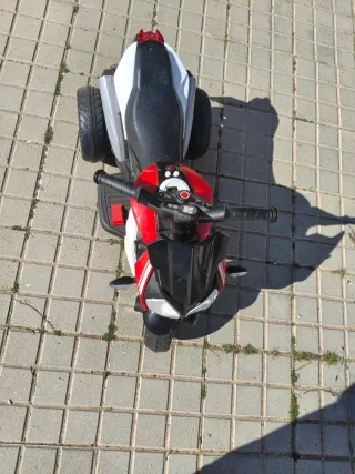 Moto Eléctrica Infantil Roja y Blanca