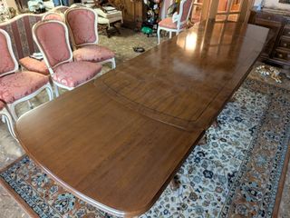 Mesa de comedor Luis XV extensible