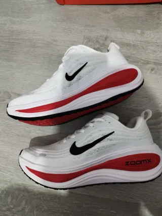 Nike Vomero Plus Blancas Rojas