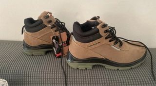 Botas de seguridad marrones y negro