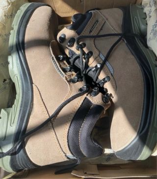 Botas de seguridad marrones y negro
