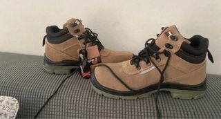 Botas de seguridad marrones y negro