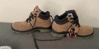 Botas de seguridad marrones y negro