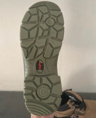 Botas de seguridad marrones y negro