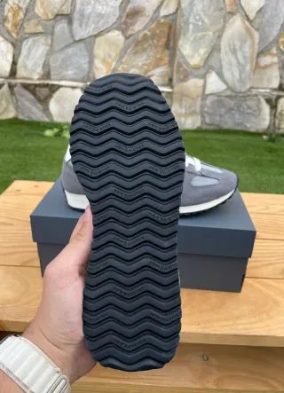 New Balance 471 Gris y Negro Talla 39.5