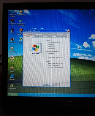 Portátil Toshiba Azul con Pegatinas