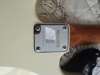 Guitarra Mooer MSC10 Pro Vintage White