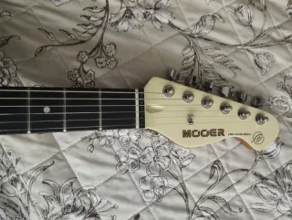 Guitarra Mooer MSC10 Pro Vintage White
