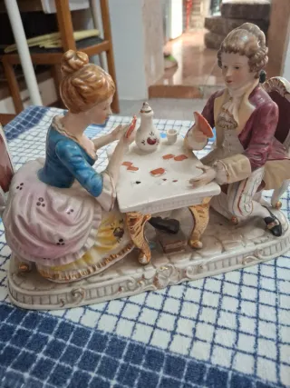 Figura antigua de porcelana