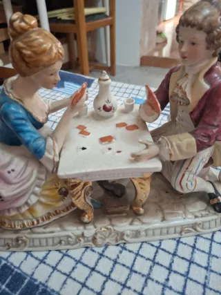 Figura antigua de porcelana