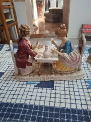 Figura antigua de porcelana