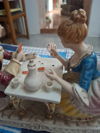 Figura antigua de porcelana