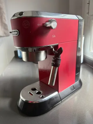 Cafetera DeLonghi Roja