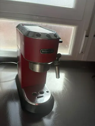 Cafetera DeLonghi Roja