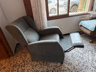 Sillón reclinable de tela gris