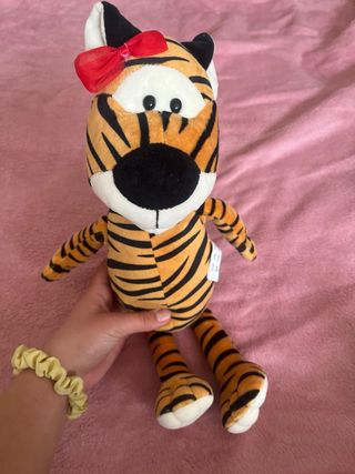 Lote de 3 peluches: perro, tigre y lobo