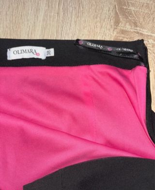 Falda negra con volantes y forro rosa Olimara