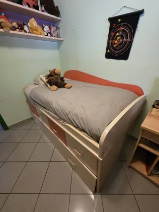 Cama nido beige y naranja