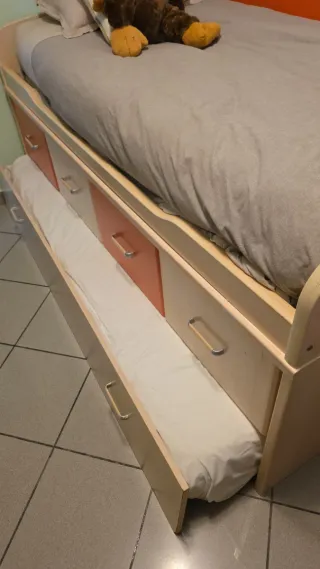 Cama nido beige y naranja