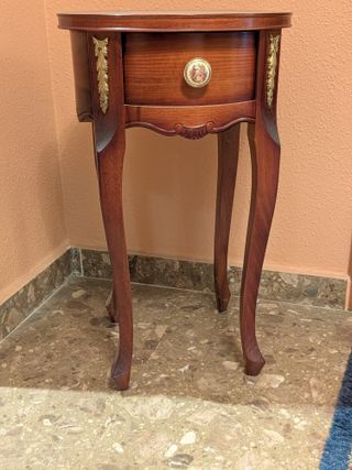 Mesita Auxiliar Redonda Estilo Luis XV