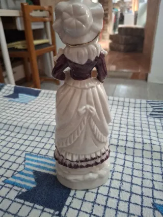 Figura de porcelana japonesa mujer