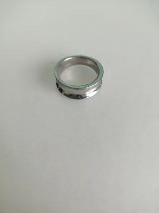 Anillo de acero plateado