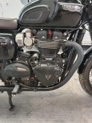 Triumph Bonneville T120 Black Moto