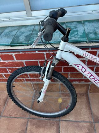 Bicicleta de montaña blanca Stylin