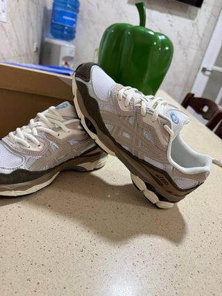 Asics Gel NYC Beige/Blanco