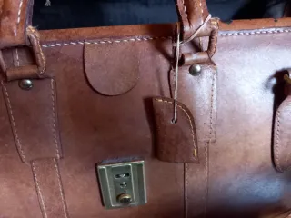 Bolso de viaje de cuero marrón