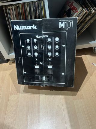 Numark M101 USB Mesa de Mezclas