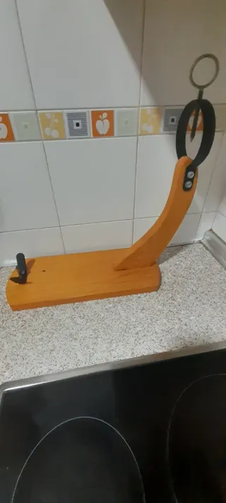 Jamonero de madera y metal