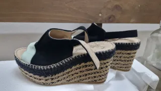 Sandalias cuña negras y verde