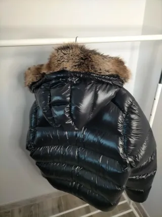 Plumífero Negro con Capucha Zara Hombre. Talla L