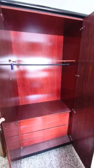 Armario puertas correderas madera y cristal