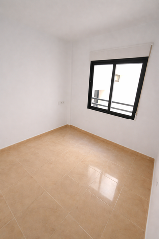 Alquiler de piso nuevo con piscina en Calasparra