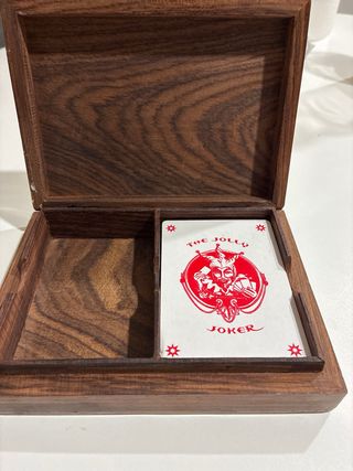 Caja de madera y metal