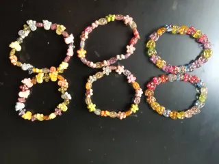 Lote 5 pulseras elásticas con estrellas o flores