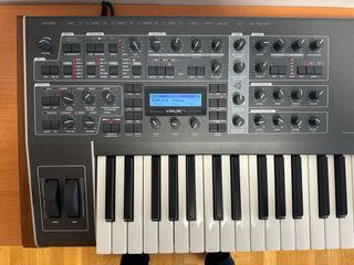 Access Virus TI2 Sintetizador