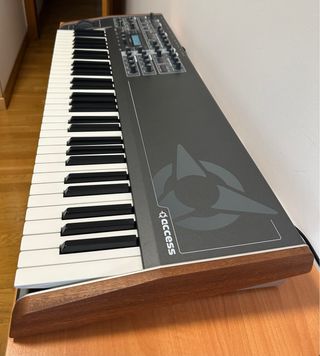 Access Virus TI2 Sintetizador