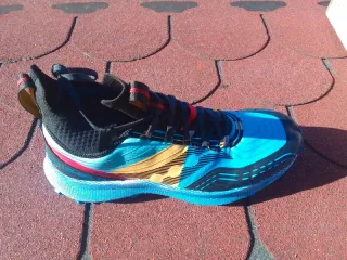 Saucony Endorphin Mid Runshield Scarpe da Corsa