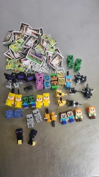 Kinder Joy Minecraft Figuras y Cromos