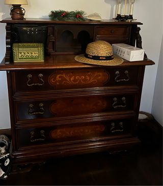 Escritorio antiguo de madera