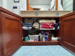 Mueble de baño de doble lavabo: aluminio y mármol