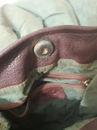 Bolso de piel marrón auténtica elegante de hombro