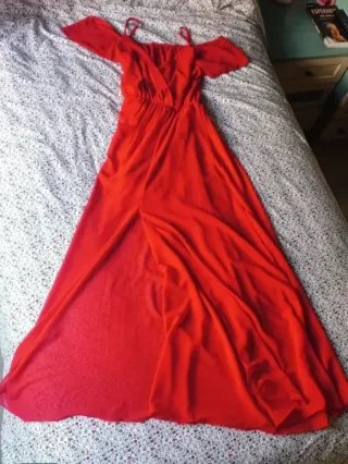 Vestido rojo largo con abertura