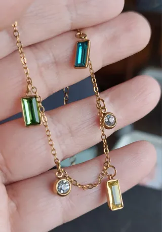 Pulsera chapada en oro con gemas rectangulares